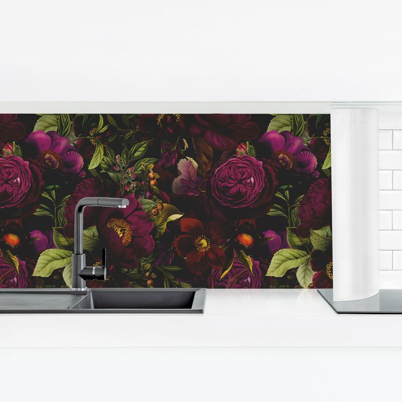 

Revestimiento pared cocina - Dark Purple Flowers Dimensión LxA: 70cm x 245cm Material: Smart