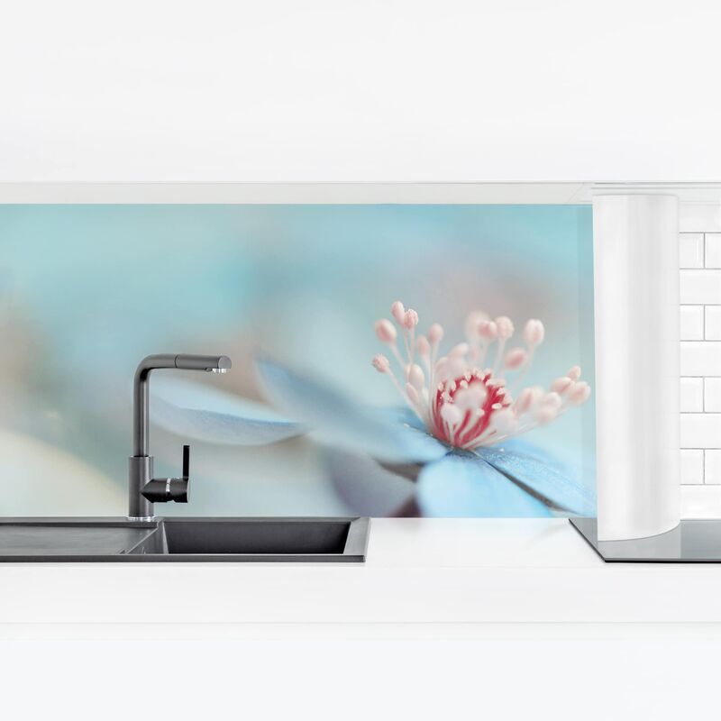 

Revestimiento pared cocina - Flowers In Light Blue Dimensión LxA: 60cm x 210cm Material: Smart