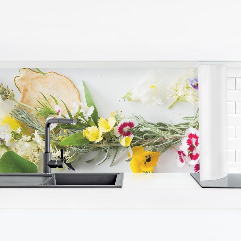 

Bilderwelten - Revestimiento pared cocina - Fresh Herbs With Edible Flowers Dimensión LxA: 70cm x 245cm Material: Smart