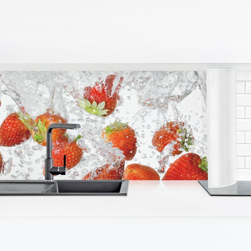 

Revestimiento pared cocina - Fresh Strawberries In Water Dimensión LxA: 100cm x 350cm Material: Smart