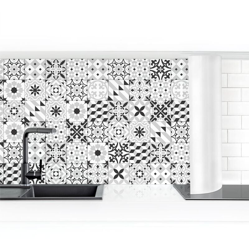 

Revestimiento pared cocina - Geometric Tiles Mix Black Dimensión LxA: 50cm x 350cm Material: Magnético