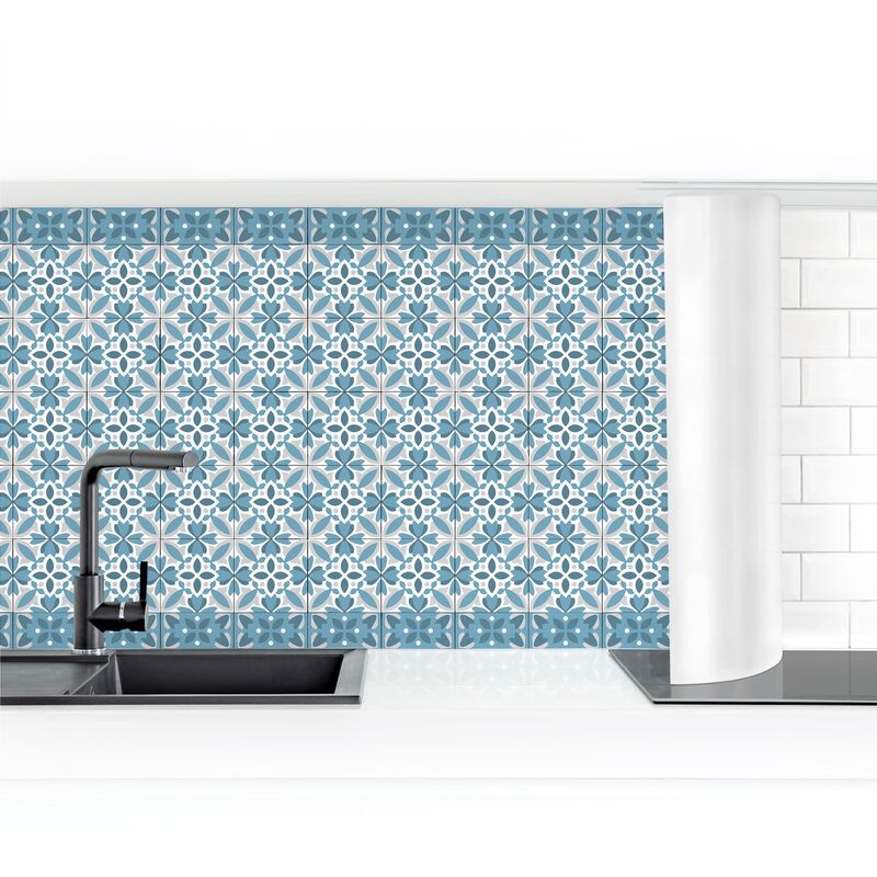 

Revestimiento pared cocina - Geometric Tiles Mix Blossom Blue Gray Dimensión LxA: 70cm x 150cm Material: Premium