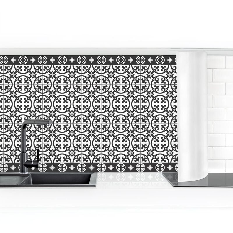 

Revestimiento pared cocina - Geometric Tiles Mix Circles Black Dimensión LxA: 70cm x 350cm Material: Premium