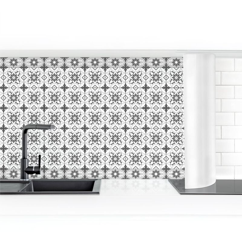 

Revestimiento pared cocina - Geometric Tiles Mix Flower Gray Dimensión LxA: 90cm x 200cm Material: Premium