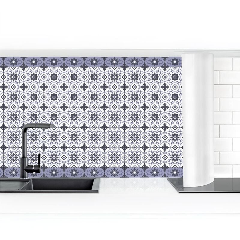 

Revestimiento pared cocina - Geometric Tiles Mix Flower Violet Dimensión LxA: 90cm x 50cm Material: Premium