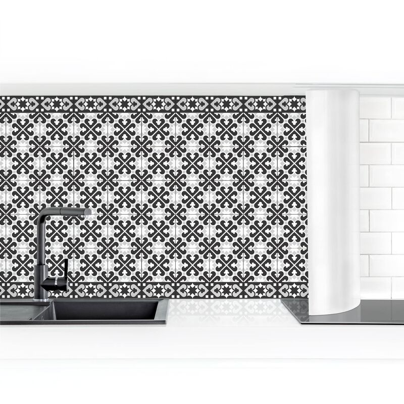 

Revestimiento pared cocina - Geometric Tiles Mix Heart Black Dimensión LxA: 50cm x 250cm Material: Magnético