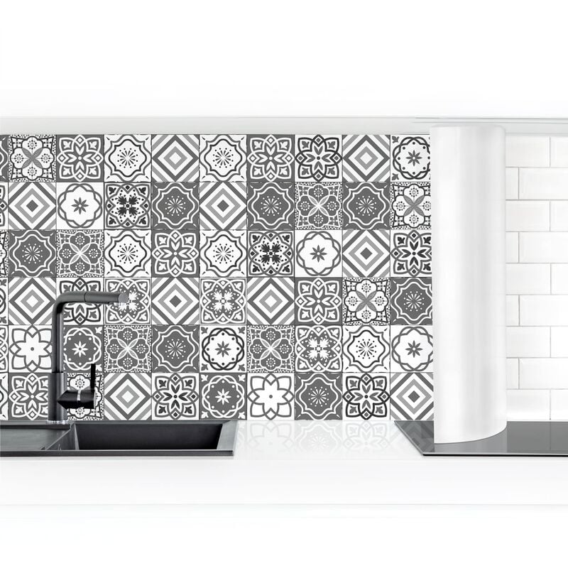 

Revestimiento pared cocina - Mediterranean Tile Pattern Grayscale Dimensión LxA: 50cm x 200cm Material: Smart