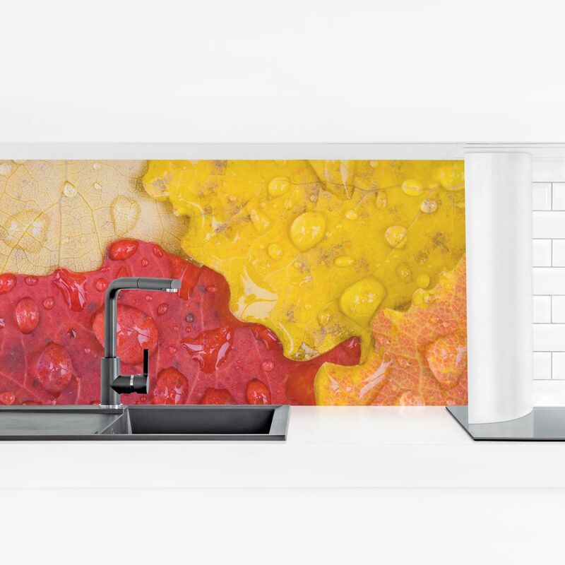 

Revestimiento pared cocina - Water Drops On Colorful Leaves Dimensión LxA: 50cm x 175cm Material: Smart