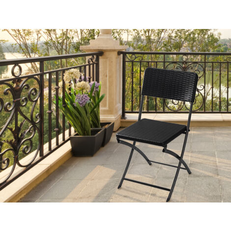 Robuster und stabiler Gartenstuhl aus Kunststoff in Rattanoptik