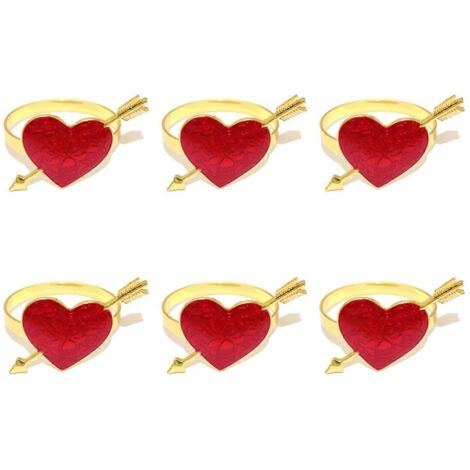 Ronds de serviette en forme de cœur pour la décoration de table de mariage à l'occasion de la Saint-Valentin.