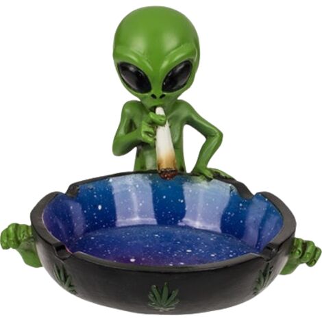 Runder Aschenbecher mit Alien, das einen Joint hält