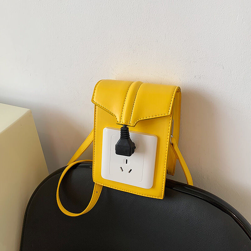 Sac à bandoulière en polyuréthane imperméable Simulation de personnalité Interrupteur Prise Sacs pour femmes Jaune