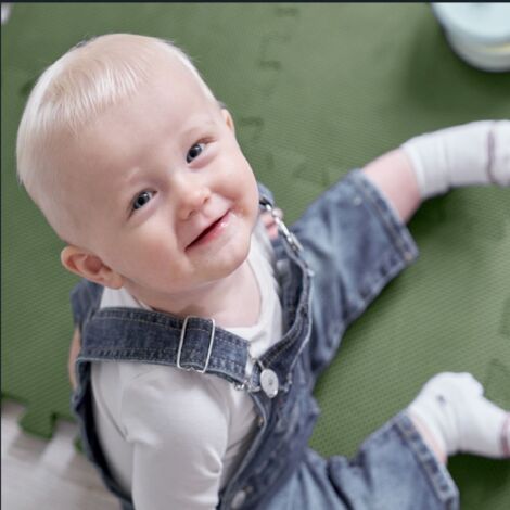 Safetots Wooden Play Den 100cm x 100cm, Natural Wood, 76cm High, with Soft Foam Play Mat, Soft Green, 120cm x 120cm