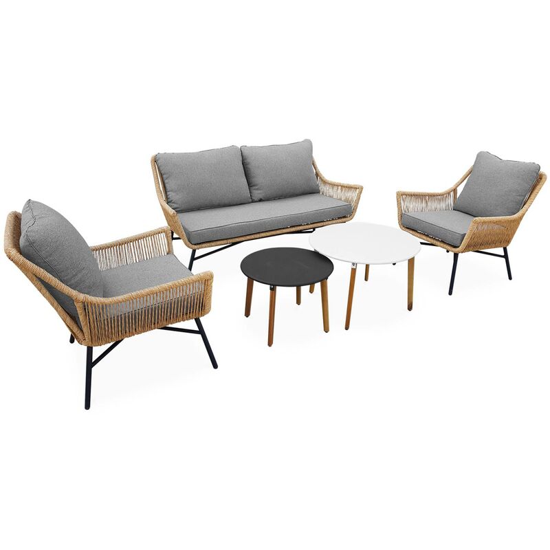 Salon de jardin bas 4 places KUTA – Ensemble canapé 2 places et 2 fauteuils avec 2 tables gigognes. résine tressée effet corde. coussins gris clair
