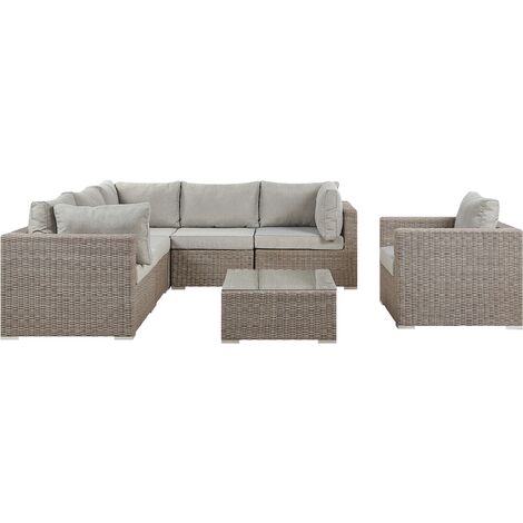 Salon de Jardin ou Terrasse Table Basse Fauteuil et Canapé d'Angle en Rotin Taupe avec Coussins Gris Clair Résistant Durable et Confortable Beliani - Gris