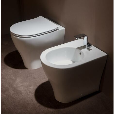 Sanitari App filomuro senza brida cm. 52x36 con sedile sottile