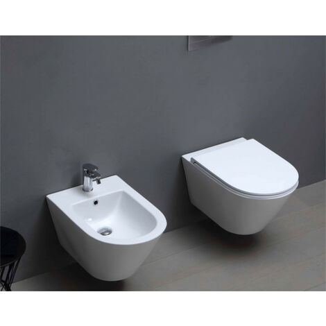 Sanitari Forma sospesi senza brida con sedile softclose di
