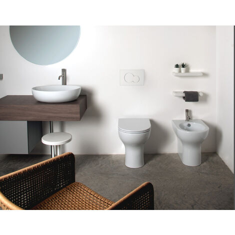 Sanitari speed a terra senza brida con sedile softclose di