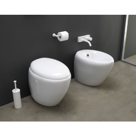 Sanitari Touch filomuro senza brida con sedile avvolgente di