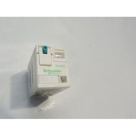 Schneider Electric Relais de puissance 3 RT, bobine 24V c.c. Enfichable 900mW ( Prix pour 1 )