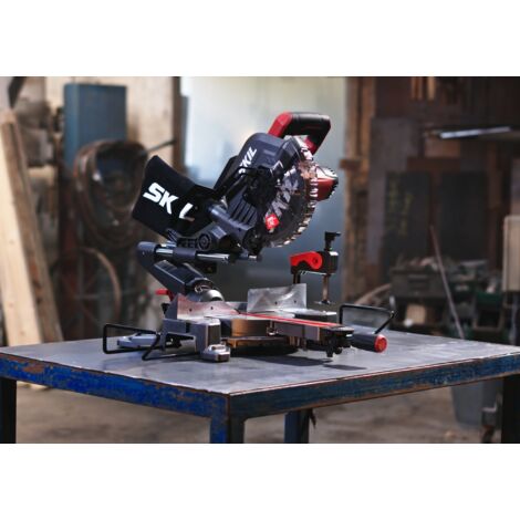 Scie à onglets composés 1600W – Coupe précise pour bois dur – Angle d'inclinaison jusqu'à 45° – Profondeur de coupe 70mm – Skil