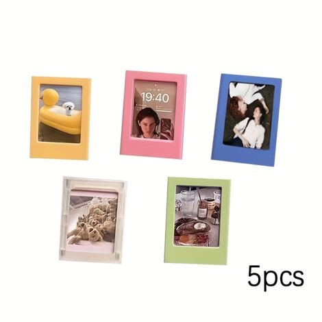 Se trata de un mini marco de fotos magnético que mide 9 x 6,5 cm. Es ideal para usar en frigoríficos, carteras, así como en colegios y oficinas.