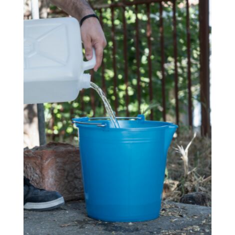 Seau en plastique avec poignée et bec ecoplast 12 litri