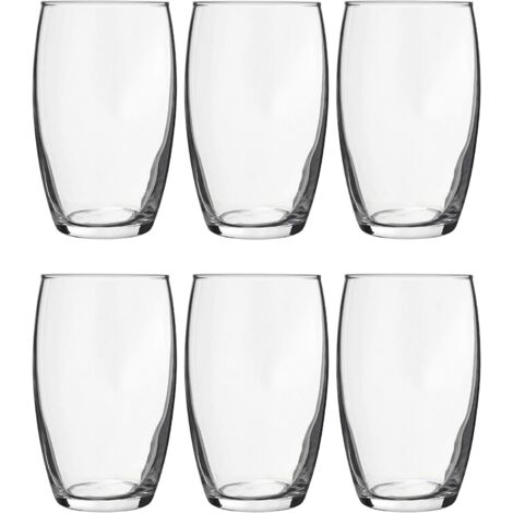 Sechs vielseitige Gläser mit elegantem Design, die sich mühelos in jede Tischdekoration einfügen.