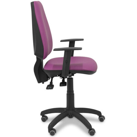 Sedia Elche asincro in ecopelle viola conbraccioli regolabili e rotelle dapavimento in parquet