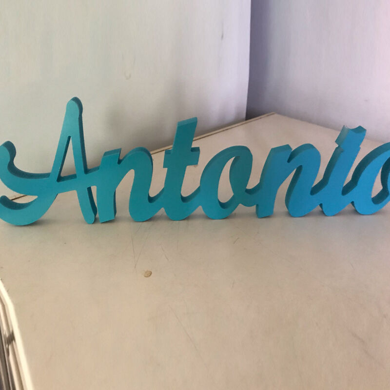 Segni di nome di legno personalizzati per bambini