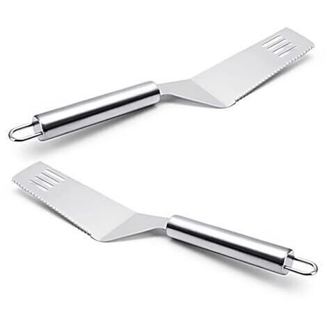 Set aus zwei multifunktionalen Küchenspateln aus Edelstahl mit rechteckigen Köpfen und Aufhängeösen. Sie eignen sich zur Zubereitung von Kuchen, Lasagne, Torten und Pizza. Die Spatel sind 28 cm lang u