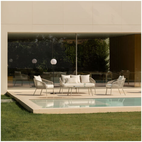 Set da giardino con divano 2 posti, 2 poltrone e tavolini in alluminio e corda intrecciata Arhiza SKLUM            
