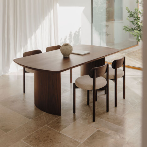 Set de mesa rectangular 200x100 cm en MDF Tuareg y 4 sillas de comedor en madera de roble y tela bouclé Bianca SKLUM             