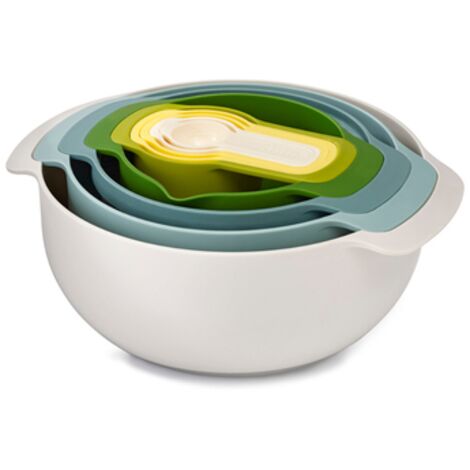 Set de préparation Joseph Joseph Nest 9 Plus de 9 pièces, empilables et fonctionnelles, comprenant des bols, des tasses à mesurer, une passoire et un tamis, lavables au lave-vaisselle.
