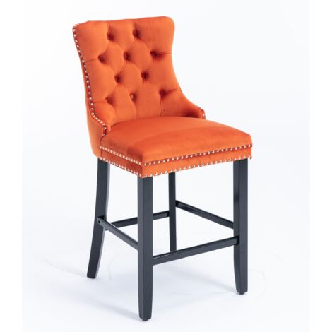 Set di 2 Sgabelli da Bar, con Decorazione Capitonné e Gambe in Legno, Finiture Cromate e Borchie, in Velluto Arancione