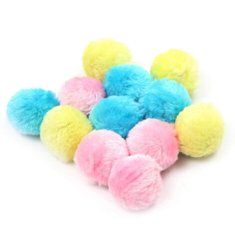 Set mit 6 Katzenspielzeugen, darunter eine Plüschrasselkugel, geeignet für Katzen und Kätzchen.