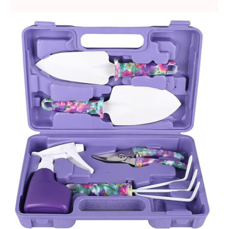 Set regalo di cinque attrezzi da giardinaggio, di colore lilla chiaro, che include una pala con impugnatura antiscivolo, un estrattore di rami, un potatore, un irrigatore e una scatola per riporli.