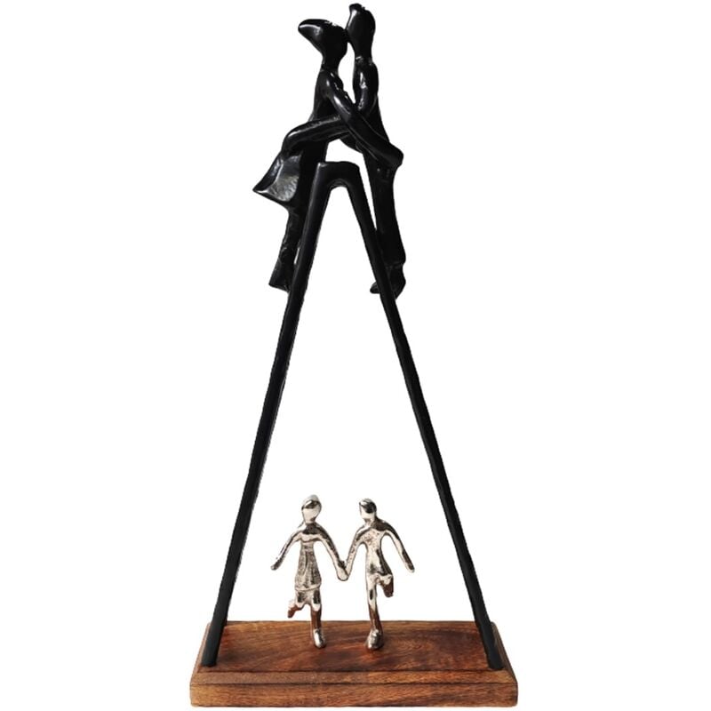 Figure de couple sur escalier avec enfants, décoration de maison bohème moderne