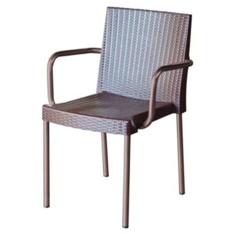 Sillón trenzado y apilable. Asiento de resina con apoyabrazos y patas de aluminio.