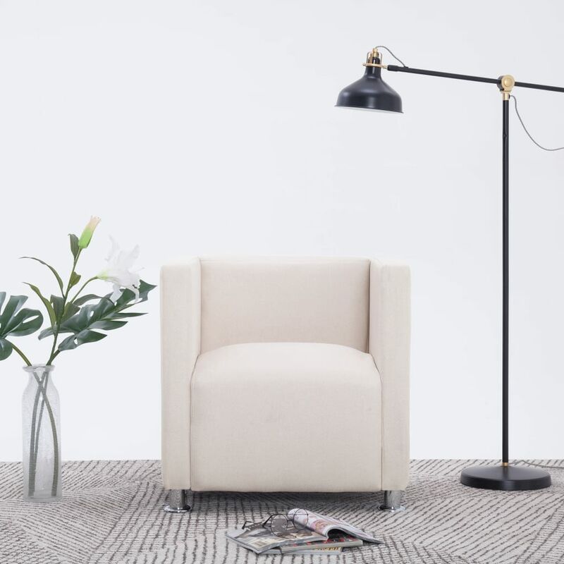 

Sillón en forma de cubo de tela color crema