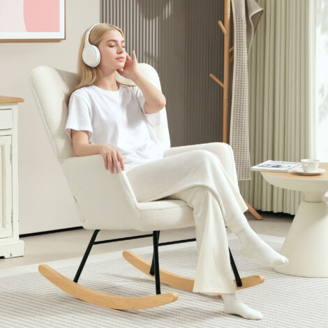 Sillón mecedora respaldo acolchado estructura de acero y base de madera, tapizada en imitación de cachemir color blanco
