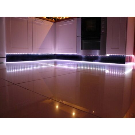 Silver Electronics 240310 Ruban LED RGB 3 mètres blanc