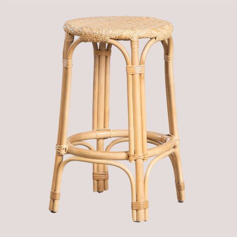 Sklum – Tabouret de bar haut en rotin naturel 65 cm – Assise tressée pour confort – Repose-pieds et patins en plastique pour stabilité