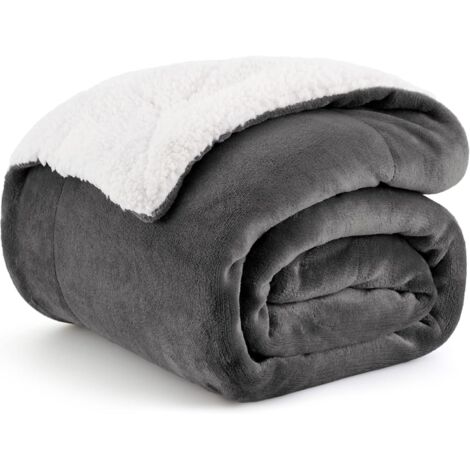 Sofateppich aus Lammwolle, dunkelgrau, 150 cm x 200 cm, einteilig, dick, warm, weich und flauschig.