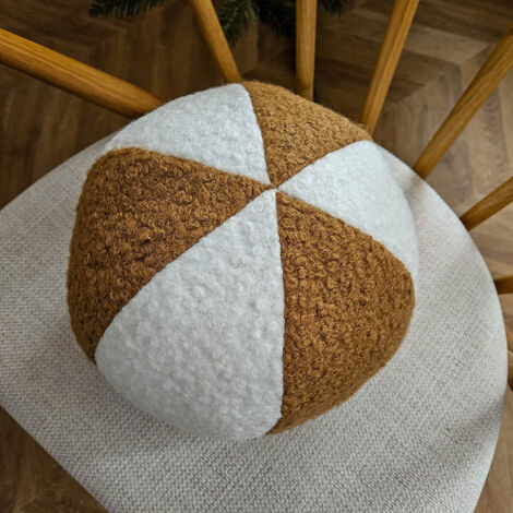 SOFT LOOP Kissen  weiße und karamellfarbene Kugel