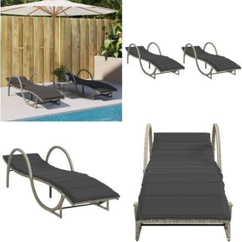 Sonnenliegen 2 Stk. mit Auflagen Hellgrau Poly Rattan - Sonnenliegen - Gartenmöbel - Outdoor-Möbel - Relax Liege - Poolside Lounge Chair - Home & Living