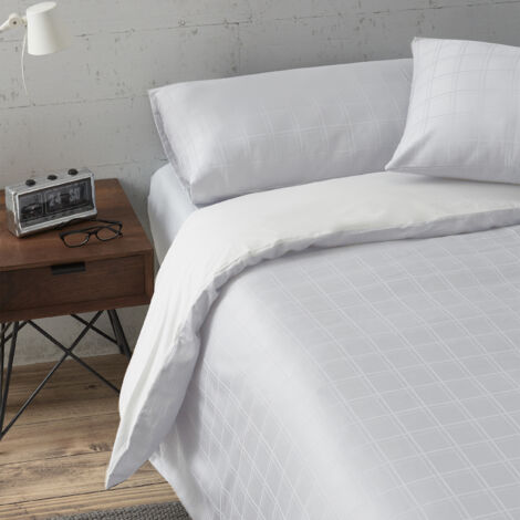 Sophia. Conjunto de funda nórdica y funda(s) de almohada de percal color blanco. Cama de 135/140 cm. 2 piezas