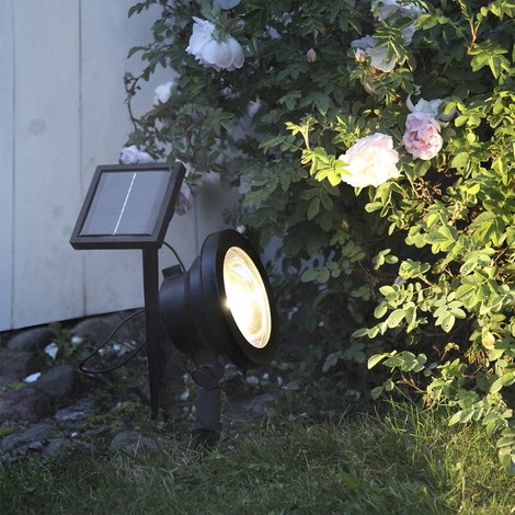 Les lampes solaires de jardin : que valent-elles, comment les choisir ?