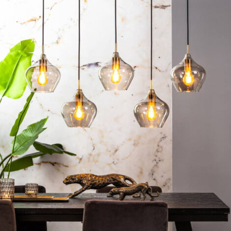 Suspension 5 lampes réglables en hauteur – Verrines en verre fumé – Douilles couleur laiton patiné – Longueur 104 cm – Largeur 20 cm – Millumine