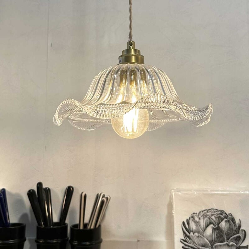 Opjet - Suspension Jeanne en verre strié et monture dorée vieillie